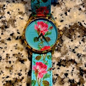 Gucci women’s blue flower print leather strap